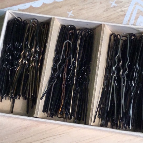 Box of Vintage Hair Pins box with .25 cent price tag - Picture 6 of 6